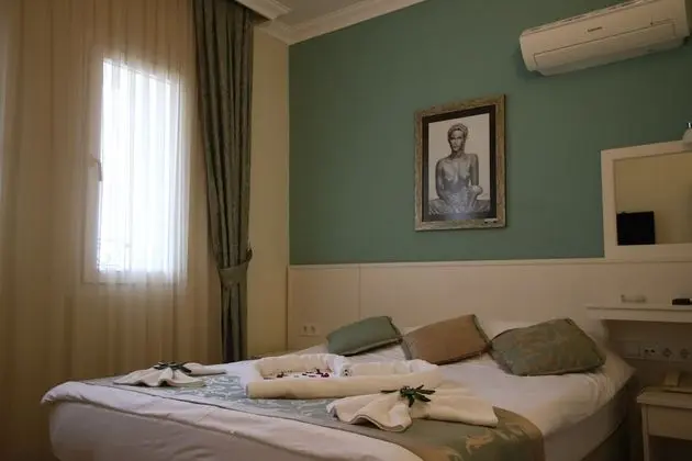 Standard Tek Büyük veya İki Ayrı Yataklı Oda, Kısmi Deniz Manzaralı