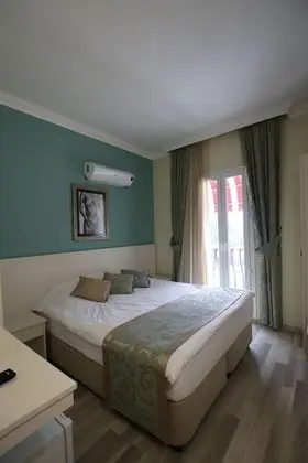Standard Tek Büyük veya İki Ayrı Yataklı Oda, Kısmi Deniz Manzaralı