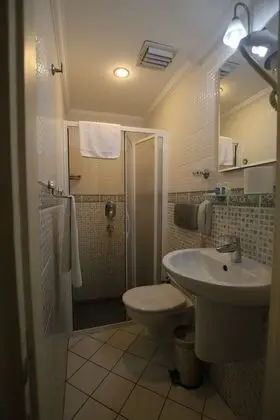 Standard Tek Büyük veya İki Ayrı Yataklı Oda, Kısmi Deniz Manzaralı