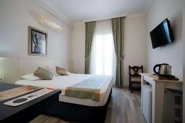 Standart Fransız Balkonlu Oda, Kısmi Deniz Manzaralı