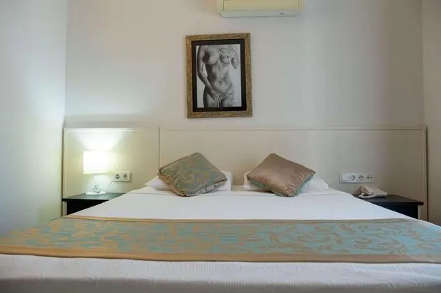 Standart Fransız Balkonlu Oda, Kısmi Deniz Manzaralı
