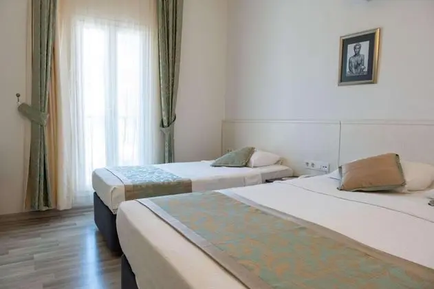 Standart Fransız Balkonlu Oda, Kısmi Deniz Manzaralı