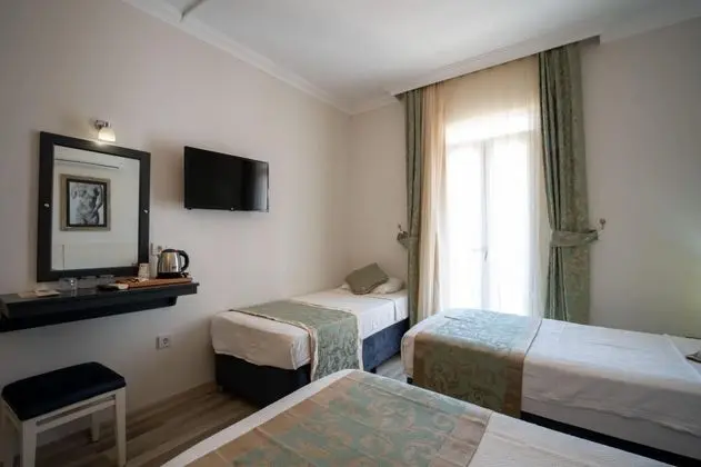 Standart Fransız Balkonlu Oda, Kısmi Deniz Manzaralı
