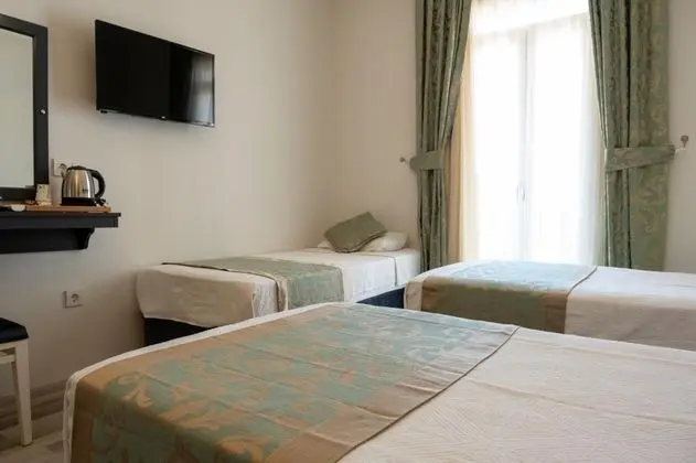 Standart Fransız Balkonlu Oda, Kısmi Deniz Manzaralı