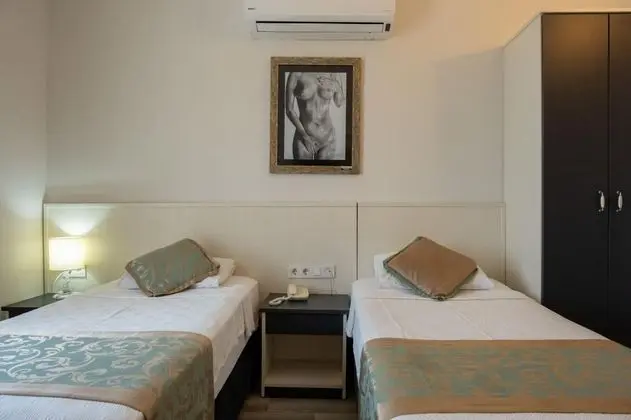 Standart Fransız Balkonlu Oda, Kısmi Deniz Manzaralı