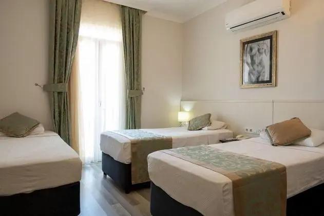 Standart Fransız Balkonlu Oda, Kısmi Deniz Manzaralı