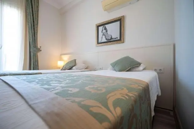 Standart Fransız Balkonlu Oda, Kısmi Deniz Manzaralı