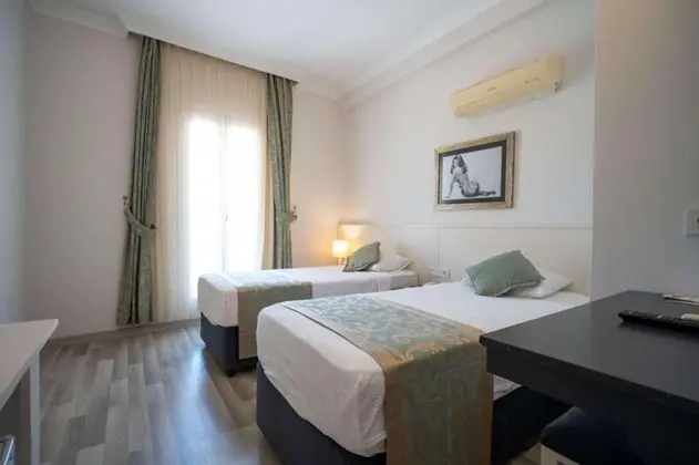 Standart Fransız Balkonlu Oda, Kısmi Deniz Manzaralı