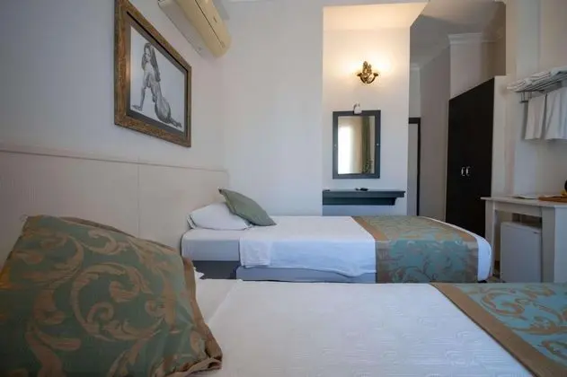 Standart Fransız Balkonlu Oda, Kısmi Deniz Manzaralı