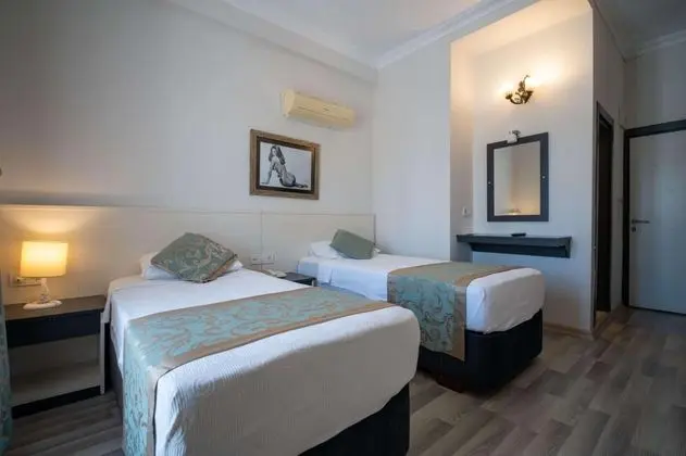 Standart Fransız Balkonlu Oda, Kısmi Deniz Manzaralı