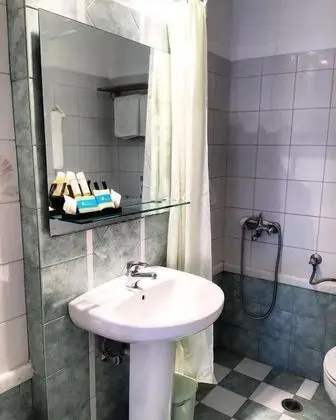 Basic Tek Büyük veya İki Ayrı Yataklı Oda