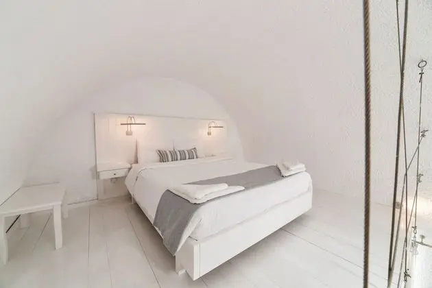 Artemis Suite (Caldera & Sunset View)