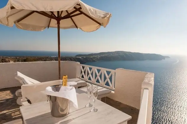 Artemis Suite (Caldera & Sunset View)
