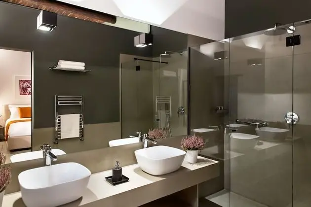 Tek Büyük Yataklı Oda, Balkon, Bahçe Manzaralı (Clio)