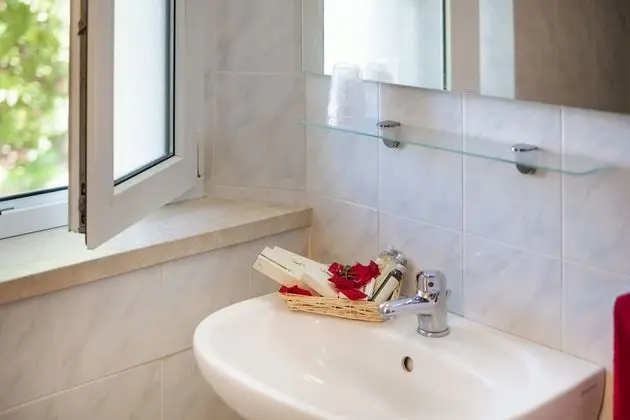 Comfort Tek Büyük veya İki Ayrı Yataklı Oda