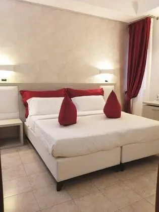 Standard Tek Büyük veya İki Ayrı Yataklı Oda, 1 Çift Kişilik veya 2 Tek Kişilik Yatak