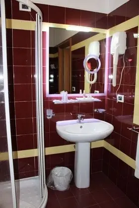 Standard Tek Büyük veya İki Ayrı Yataklı Oda, 1 Çift Kişilik veya 2 Tek Kişilik Yatak