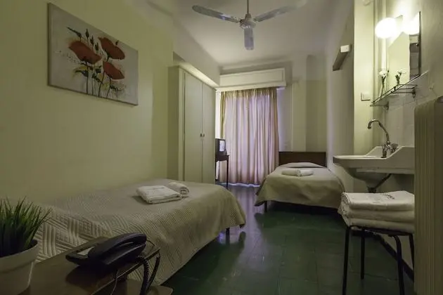 İki Ayrı Yataklı Oda, Ortak Banyo