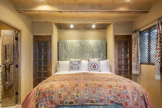 Ev (Artesano - Amazing Handcrafted Tile a)