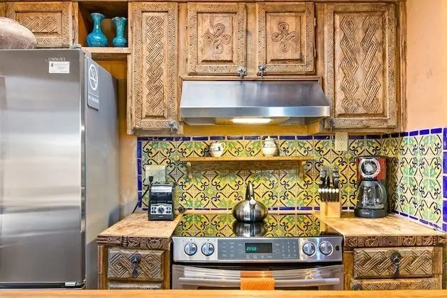 Ev (Artesano - Amazing Handcrafted Tile a)