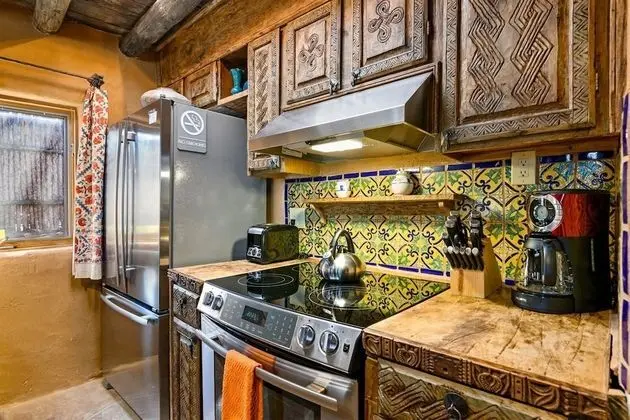 Ev (Artesano - Amazing Handcrafted Tile a)