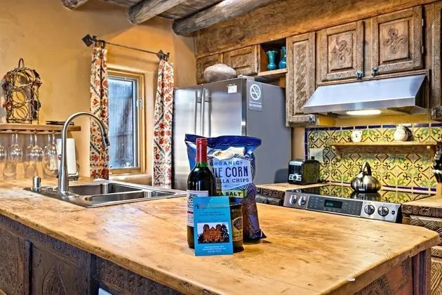 Ev (Artesano - Amazing Handcrafted Tile a)