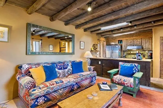 Ev (Artesano - Amazing Handcrafted Tile a)