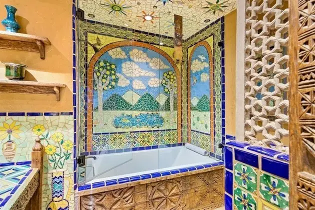 Ev (Artesano - Amazing Handcrafted Tile a)