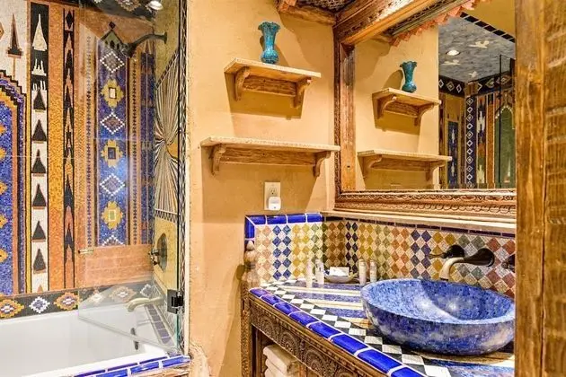 Ev (Artesano - Amazing Handcrafted Tile a)