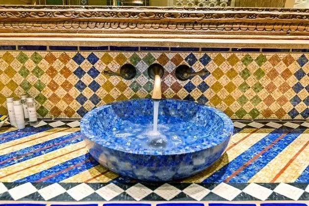 Ev (Artesano - Amazing Handcrafted Tile a)