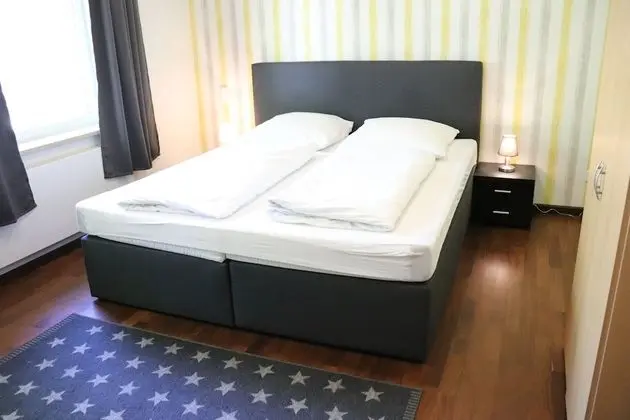 Tek Büyük Yataklı Oda, Ortak Banyo