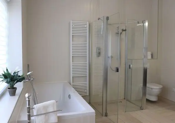 Tek Büyük Yataklı Oda, Ortak Banyo