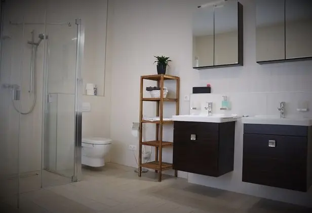 Tek Büyük Yataklı Oda, Ortak Banyo