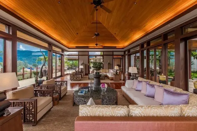 6-Bedroom Villa