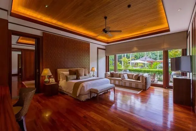 6-Bedroom Villa