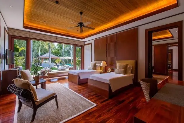 6-Bedroom Villa