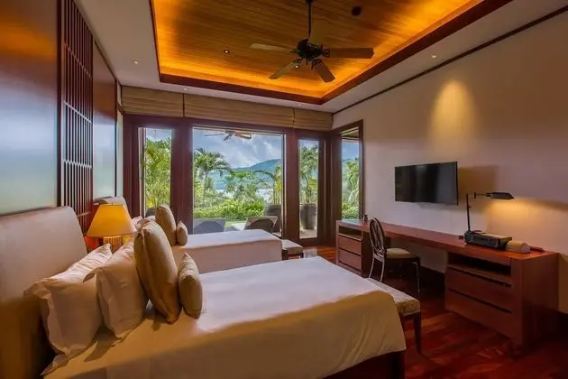 6-Bedroom Villa