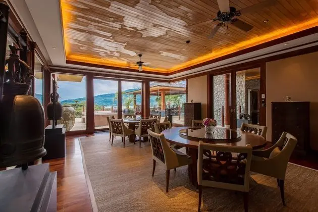 6-Bedroom Villa