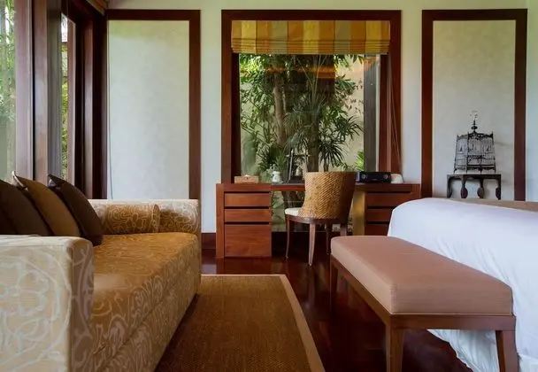 6-Bedroom Villa