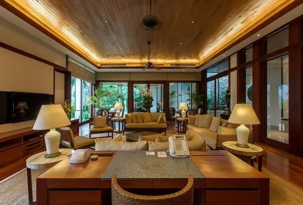 6-Bedroom Villa