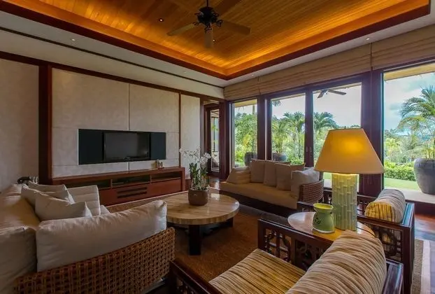 6-Bedroom Villa