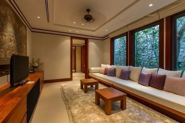 6-Bedroom Villa