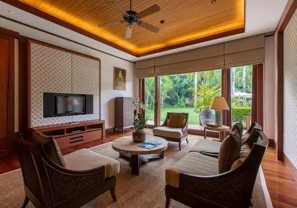 6-Bedroom Villa