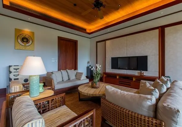 6-Bedroom Villa