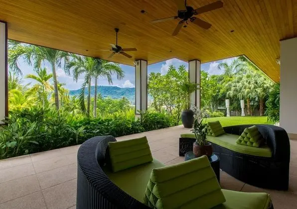 6-Bedroom Villa