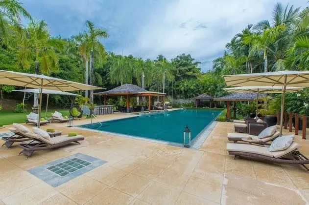 6-Bedroom Villa