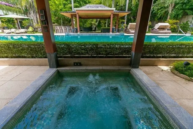 6-Bedroom Villa