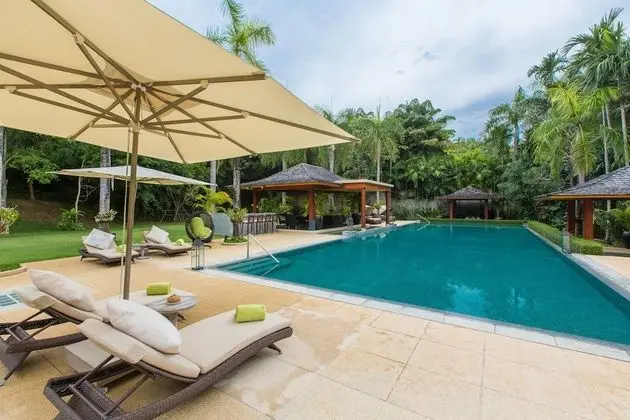 6-Bedroom Villa
