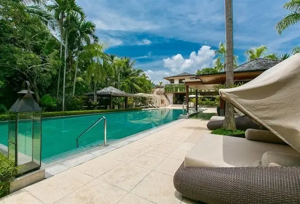 6-Bedroom Villa