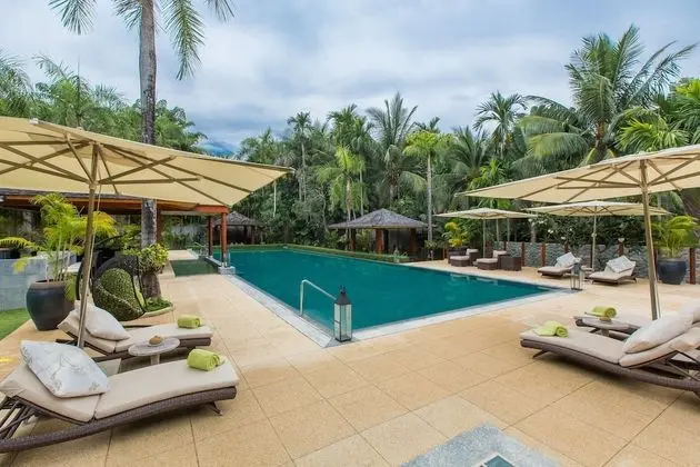 6-Bedroom Villa